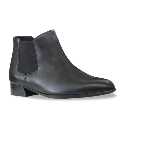 MUNRO Black Leather Bootie - Picture 1 of 5